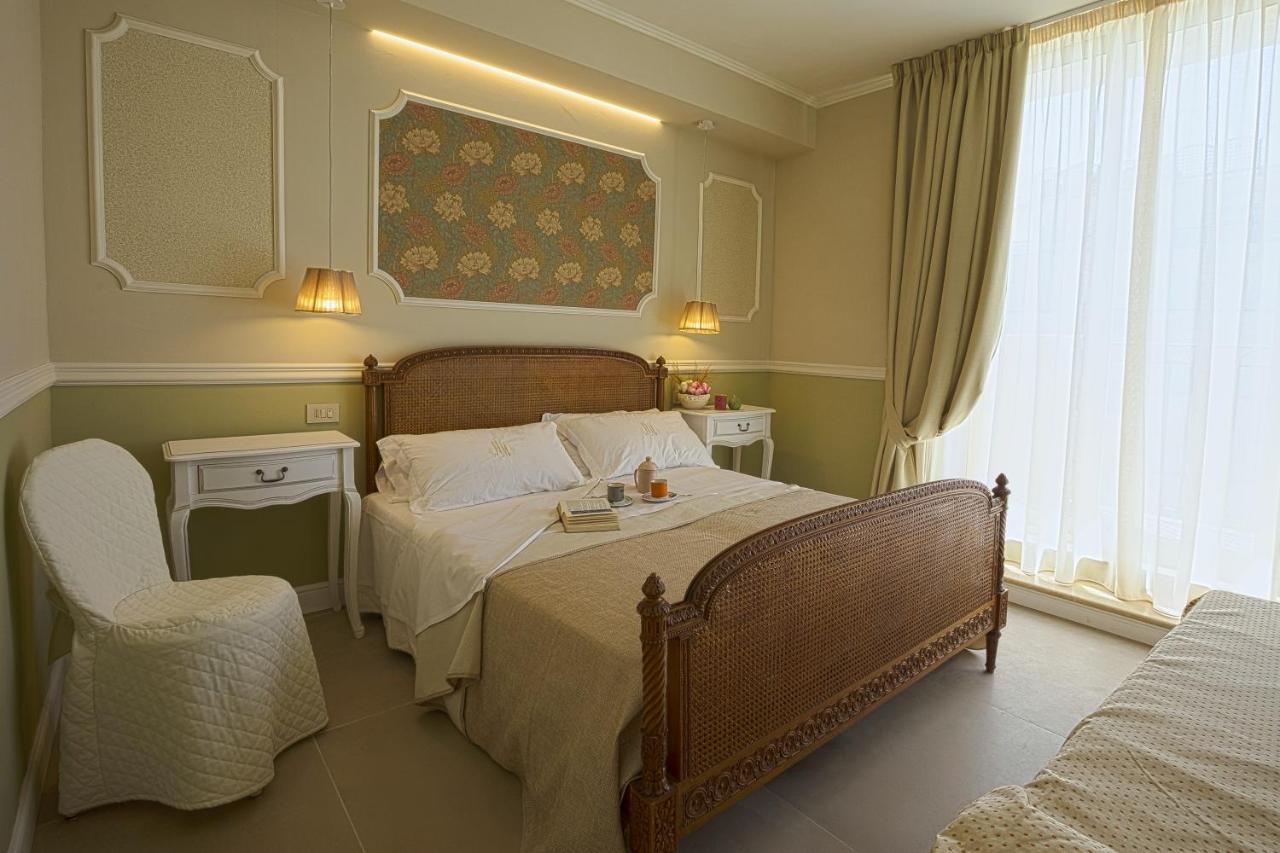 Hotel Mocambo piscina e spiaggia San Benedetto del Tronto Esterno foto